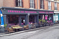 Au Petit Breton outside