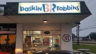 Baskin-robbins outside