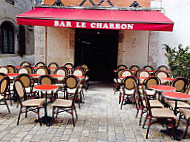 Le Charbon inside