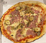 Pizza Stefano “les Pizzas Despouilles” food