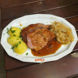 Gudrun's Bierstuben Dentro
