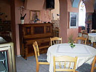 Cafe Bar Losburg Restaurant inside