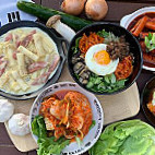 Unnie’s Kitchen food