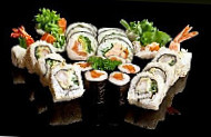 Max De Sushi food