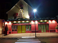 Leyes Boulangerie-Patisserie outside