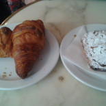 Eclair Au Café Cibo