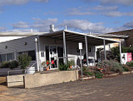 Black Cockatoo Cafe outside