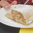 Strudel-cafe Kroell food