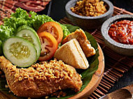 Ayam Penyet Ap Parit Buntar food