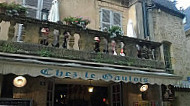 Chez Le Gaulois outside