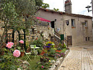 Le Troubadour outside