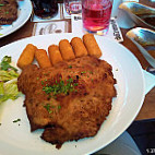 Zur Schnitzelwirtin food