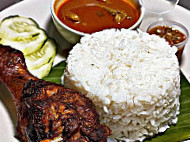 Nasi Kukus Ayam Berempah Chek Mat food