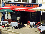 Cafe des Halles inside