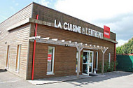 La cuisine de l'entrepot outside