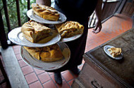 La Moncloa De San Lázaro food