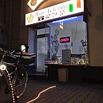 Pizzeria Italia outside