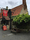 Fox Hounds Castle Bytham outside