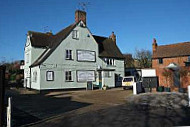 The Queens Head outside