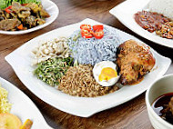 Kak Zah Ayam Golek food