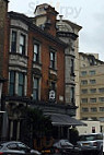 The Queen's Head & Artichoke outside