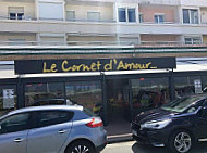 Le Cornet d'Amour outside