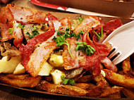 Poutinebros Carre Senart food