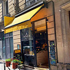 Mikuna Paris outside