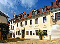 Matsch outside