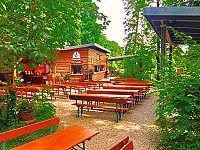 Hoeraufs Biergarten inside