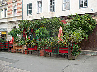 Café Quirinus outside