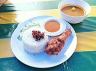 Nasi Kukus Ayam Goreng Berempah Mr. Angah food