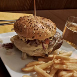 Il Messale Gothic Pub Magenta food
