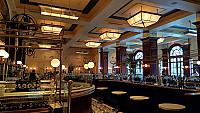 Pinot Brasserie At The Venetian inside