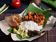 Nasi Lemak Ayam Goreng Rempah Kak Zai food