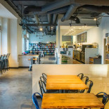 Victory Point Cafe Dentro