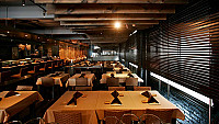 Japonais Sushi Zenya inside