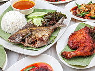 Yus Nasi Kukus (fama) food