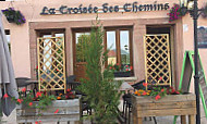 La Croisée Des Chemins outside