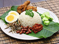 Cik Kiah Nasi Lemak inside