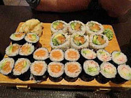 Sushi-Trier food