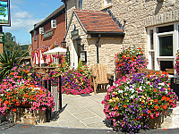 The Walnut Tree Inn outside