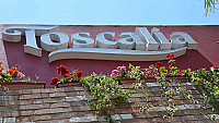 Toscalia outside