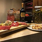 923 Tapas & Vinos food