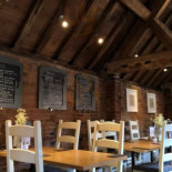 The Barn Dentro