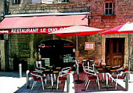 Le Duo Gourmand outside