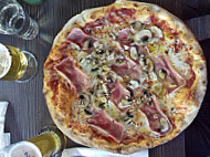 Holzofen Pizzeria am Seewoog food