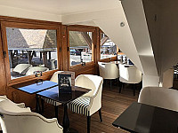 Yacht CafÉ inside