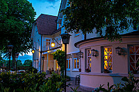 Hotel und Landhaus Zum Gruenen Jaeger outside