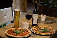 Italian Funto Wine Pizzeria food